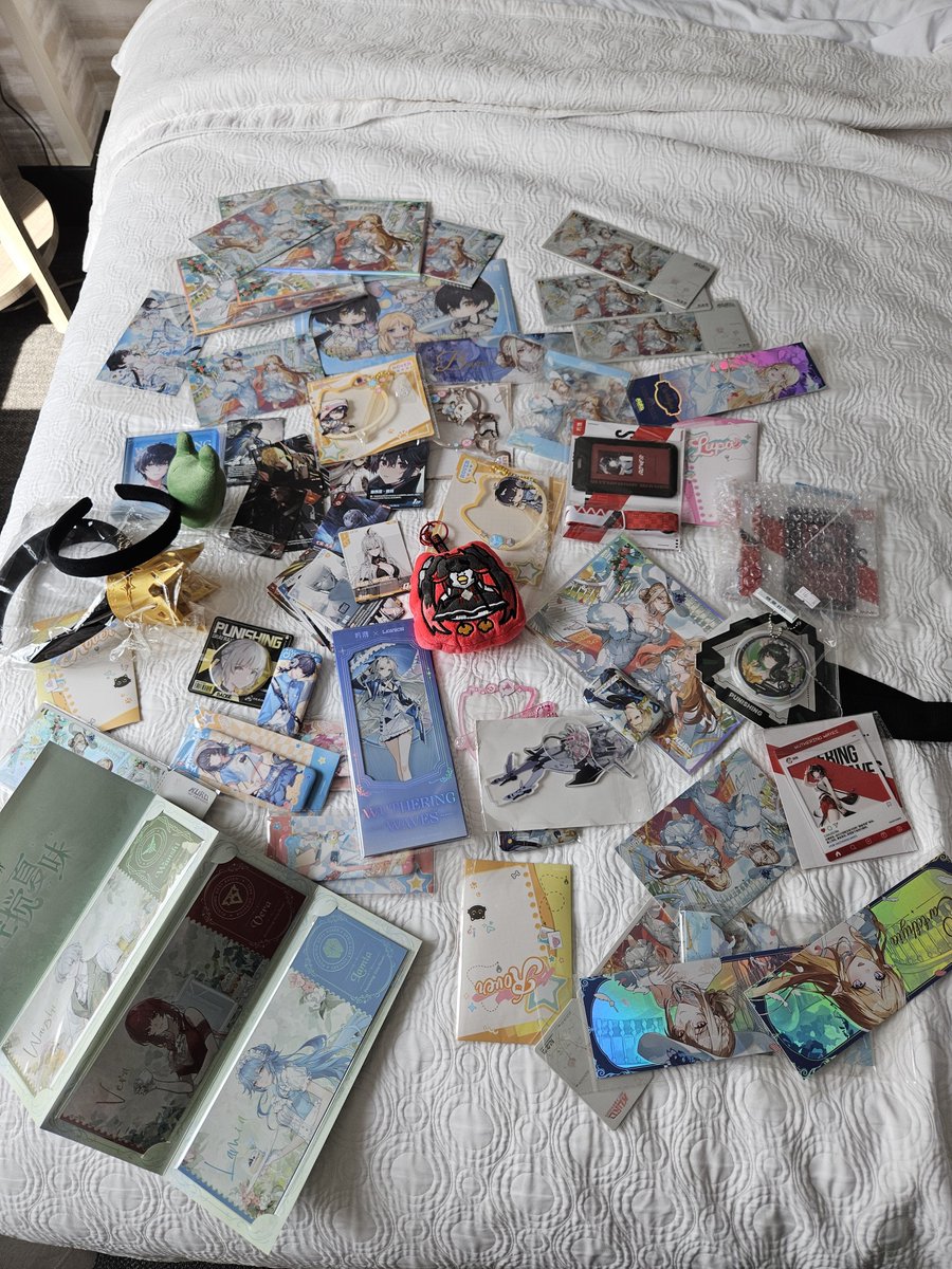 Spider_2B's tweet photo. Giving away kuro fest wuwa and some pgr merch today. I'll likely be around the pgr and wuwa booths but if you see me just say the password "Lucia" and you'll get something! (I also have extra bags for them)

#pgrax2026 #ax2026 #wuwaax2026 #wutheringwaves #wuwa #pgr #punishinggrayraven