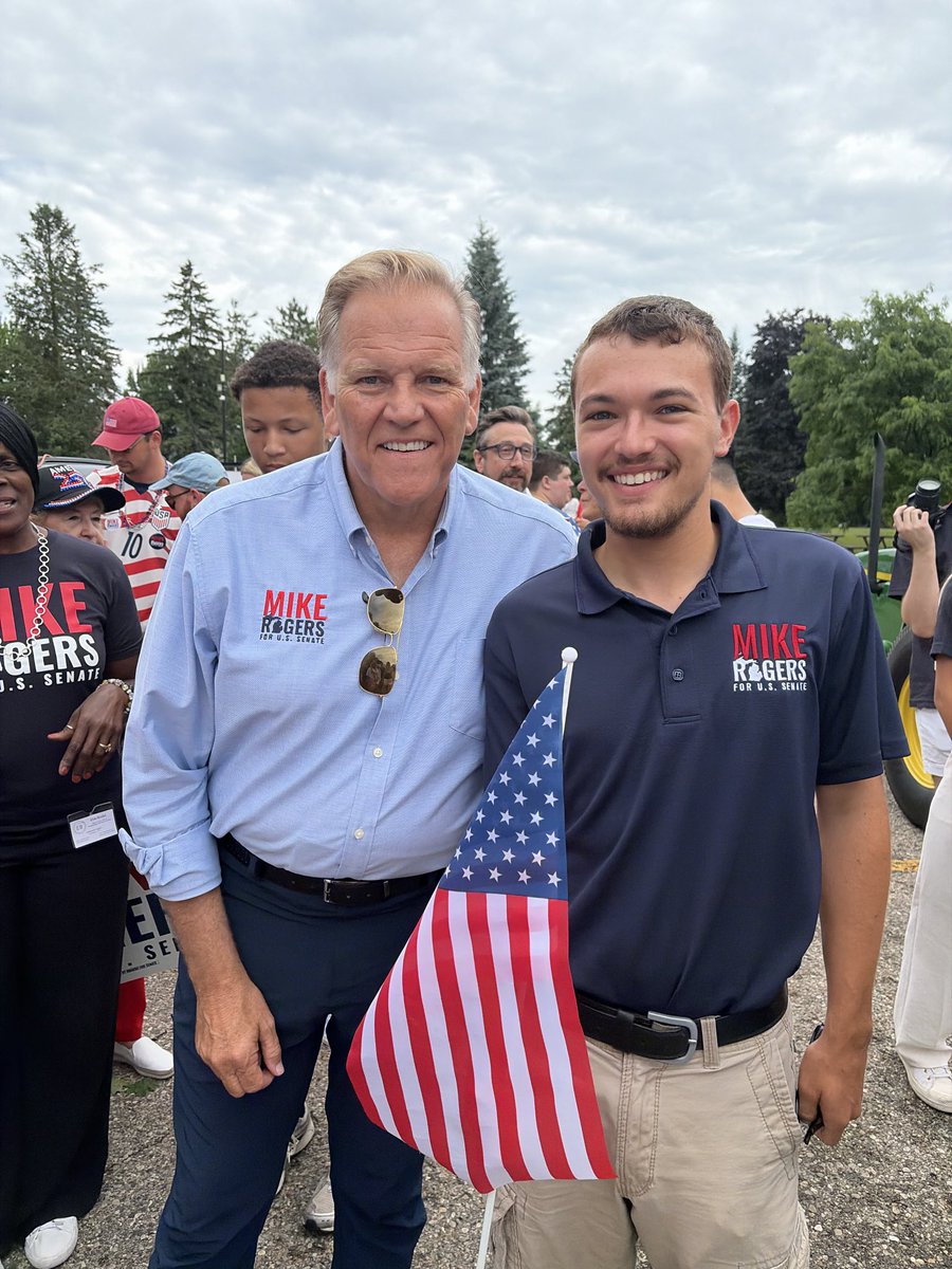lstac4life's tweet photo. Happy 250th Birthday America! Had a great time today walking in the Clarkston parade with our next U.S. Senator @MikeRogersForMI!!
🇺🇸🇺🇸🇺🇸 https://t.co/QX9si6udua