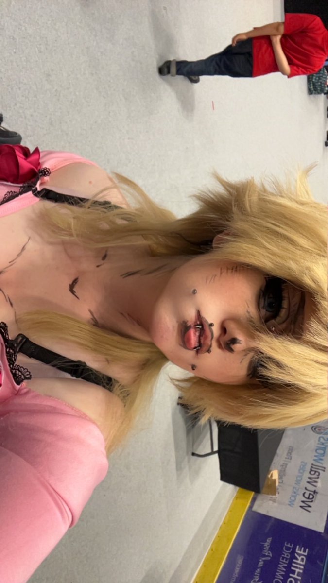 MommaKujoCos's tweet photo. I felt so cute https://t.co/gXrjTi2lWi