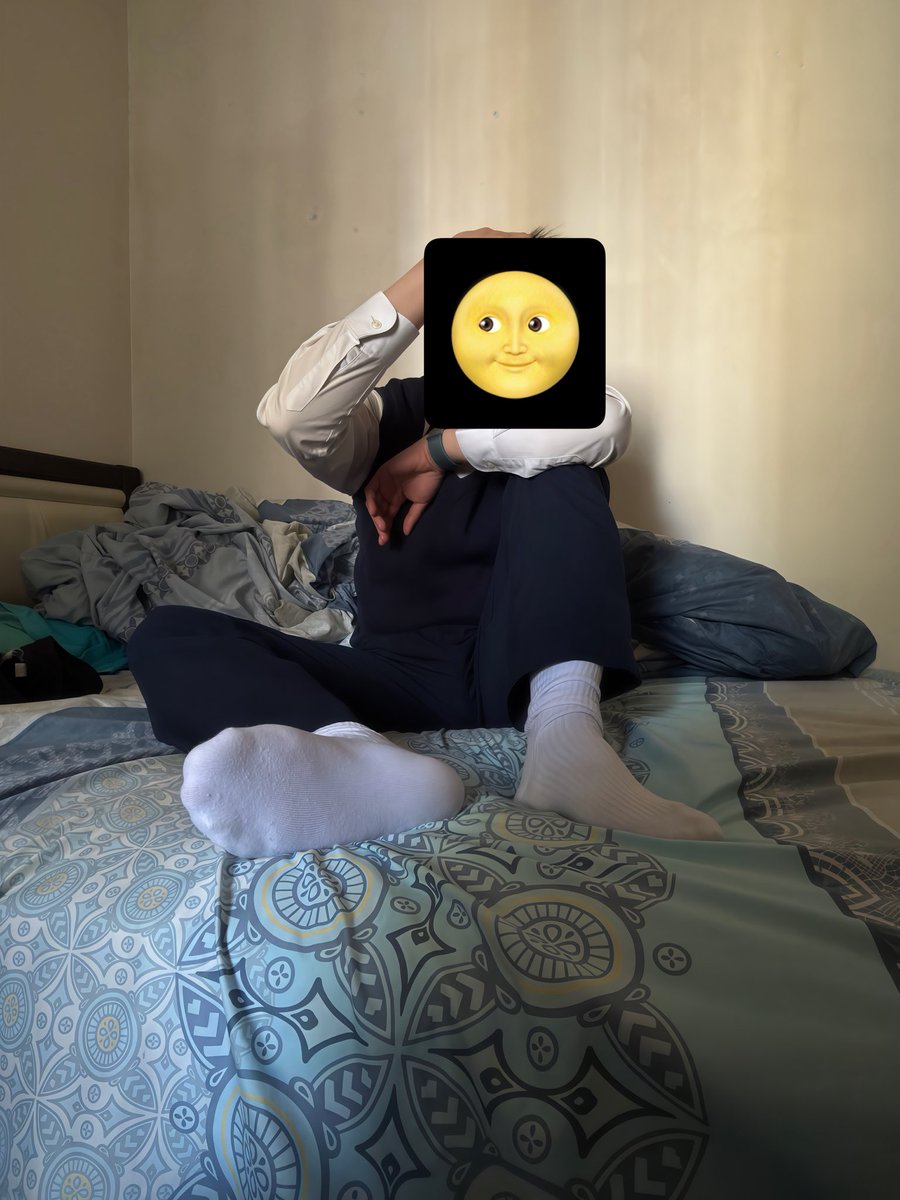 TNOT_8's tweet photo. hey hey hey🤪
學生襪世一 
別人的白襪都是香的🤤 https://t.co/gZSENRaBDV