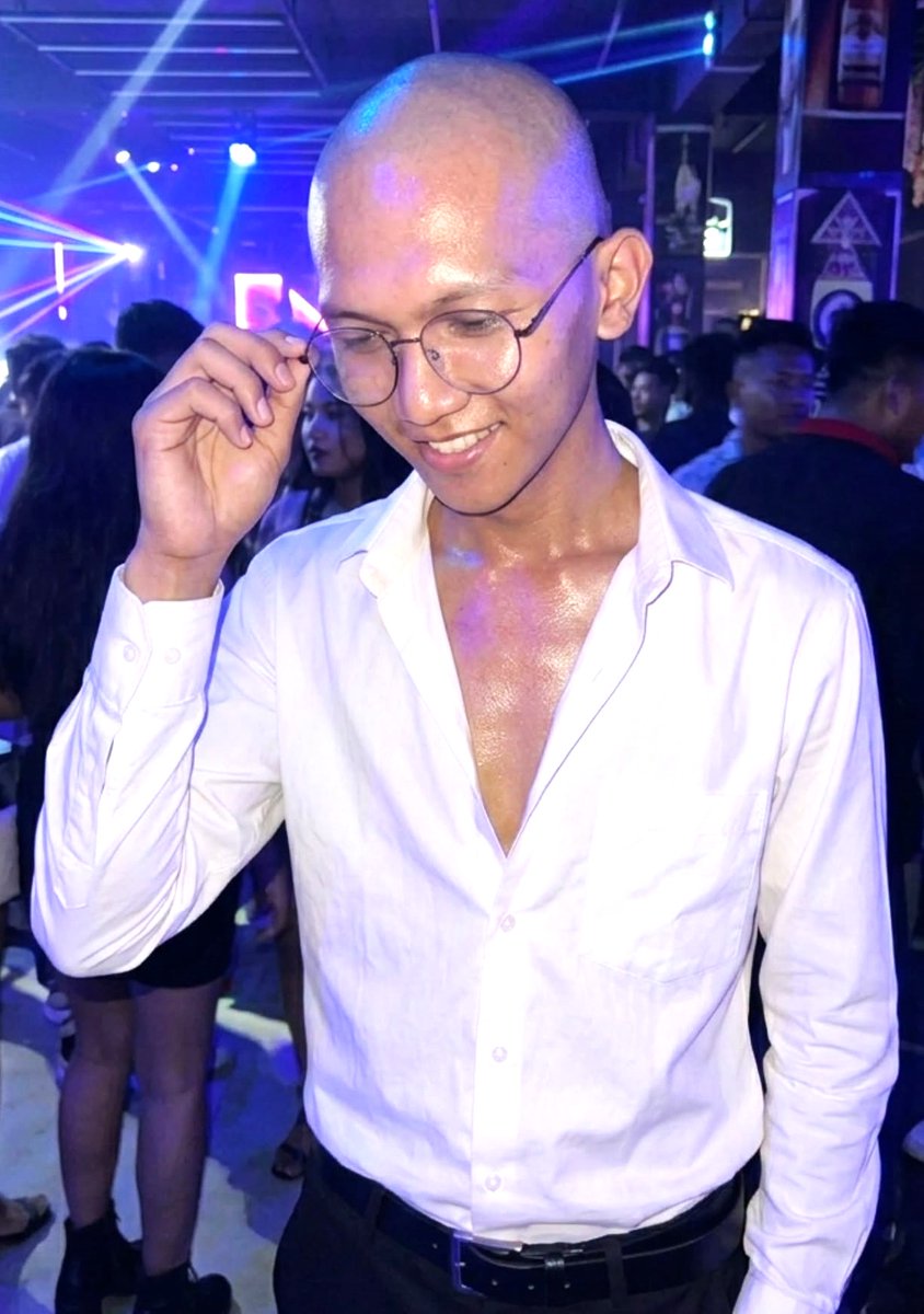 smoothshaver's tweet photo. #bald #baldy #baldlover #baldbychoice #baldguy #baldmen #baldlook #botak #calvo #careca #chauve #chromedome #cueball #đầuhói #egghead #forcedheadshave #glatze #glatzkopf #headshave #kalbo #kalju #kel #łysol #łysy #nohair #pelon #rapado #sexybald #shaving #shavehead #skallig https://t.co/ggOoEUKDAK