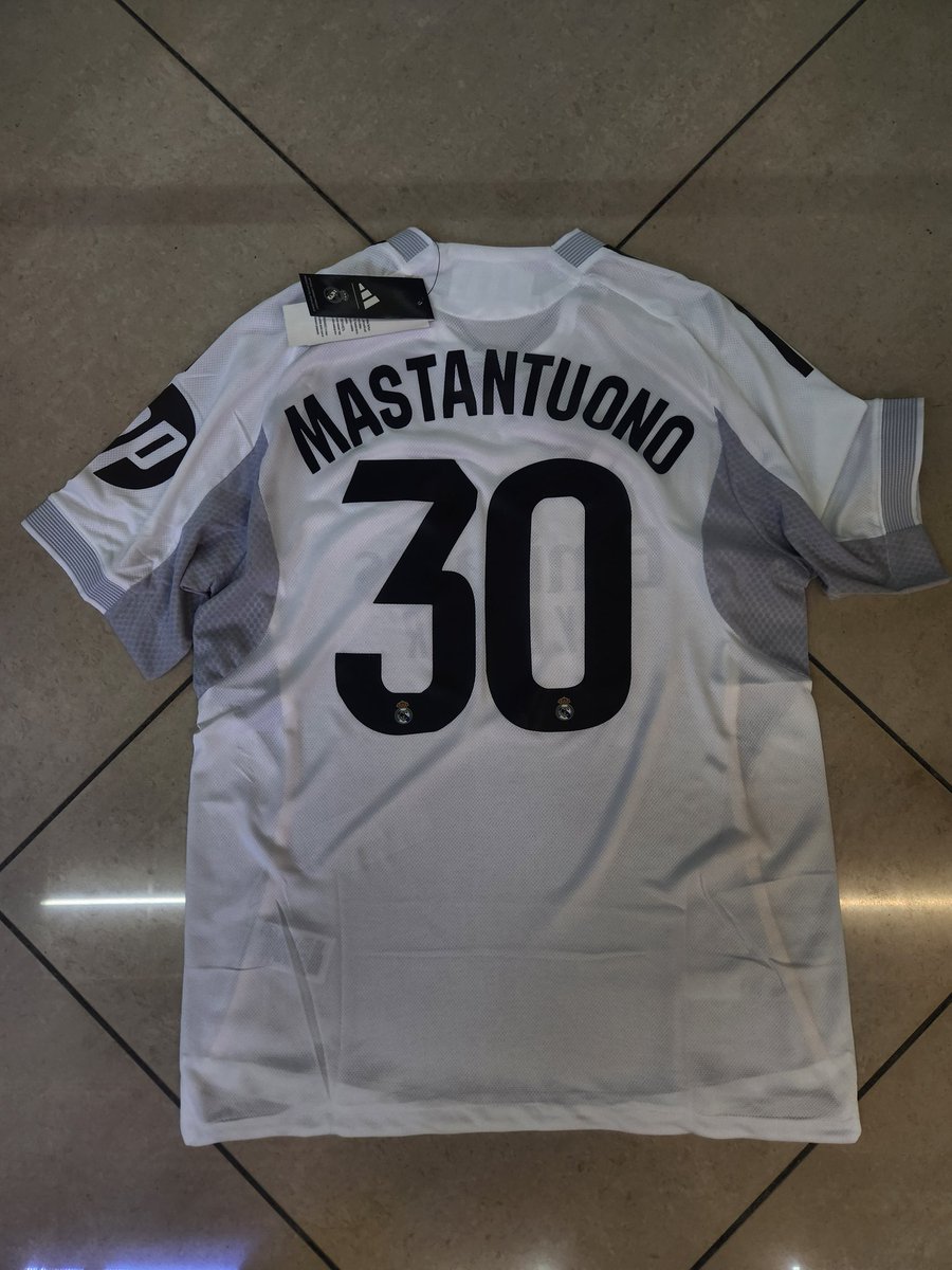 Is_javan's tweet photo. Nimekuwa internship kwa Jersey leo🤭 https://t.co/KZKGSW5CkC