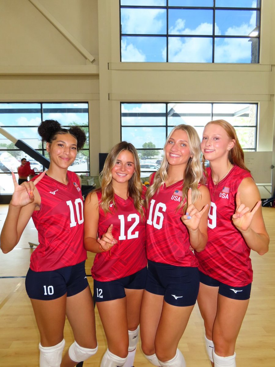 TexasVolleyball's tweet photo. happy 4th of July yall 🇺🇸🤘

#HookEm https://t.co/Glptm4hhL2