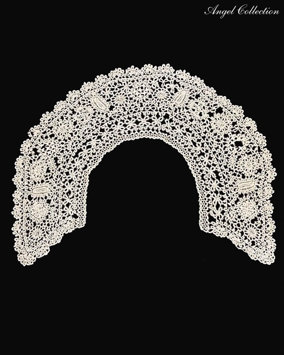 AngelCollection's tweet photo. ★新入荷！タティングレース★
久し振りに19世紀半ばのタティングレースがイギリスから入荷しました！19世紀、著名な手芸家マドモアゼル・リエゴが新たな編み方を考案する以前の、モチーフとモチーフを手で結んだ結び目のあるタティングレースです。こちらはコンディションも抜群な頭飾りのキャップクラウン。ヴィクトリアンならではのファッションアイテムです。

もう一方も、イギリスから出てきた同じくモチーフとモチーフを手で結んだ結び目のあるタティングレースの襟です。こちらは結び目が外れている箇所があるので（その点がお値段に反映されています。）、ご自身で結んでみたい方には興味深いアイテムではないでしょうか？どちらも大変細い糸で編まれたその時代ならではの貴婦人の手芸の産物です。どうぞどちらのレースもショップ店頭でご覧下さい。

商品のお問合せは、ホームページ @AngelCollection の「お問合せフォーム」より、お気軽にお尋ね下さい。

💫新入荷フェア
7月2日(木)～ 7月6日(月)
12:00AM～7:00PM
📍エンジェルコレクション
東京都中央区銀座1-9-8奥野ビル208号
tel 03-6228-6230

💫Les beaux objets 美しいものたち in Ginza
～ゴトウユミコのアニマルドールとヴィクトリアン サマードレスコレクション～
7月9日(木)～7月13日(月)
12:00AM～7:00PM
(最終日は午後5時終了)
📍エンジェルコレクション
東京都中央区銀座1-9-8奥野ビル208号
tel 03-6228-6230
🌟スペシャルサイトが出来ました！ *** https://t.co/Le3s5h6DeE

💫Les beaux objets 美しいものたち in Nagoya
～ゴトウユミコのアニマルドールとヴィクトリアン サマードレスコレクション～
7月17日(金)～7月21日(火)
12:00AM～6:00PM
(最終日は午後5時終了)
📍Le Salon des Reves サロン デ レーヴ
@Salon_des_Reves 
名古屋市東区東桜1-10-3則武ビル301号
(フラワーノリタケの3階です。)
(問)エンジェルコレクション
tel 03-6228-6230 もしくは090-1832-7704
🌟スペシャルサイトが出来ました！ *** https://t.co/7p9eAF7tf7

〈7月のショップ営業日〉
2日・3日・4日・5日・6日・9日・10日・11日・12日・13日・25日・26日・27日・30日・31日

〈7月のアポイントメント日〉
7日・28日
※アポイントメントオンリーの日です。お電話（tel 03-6228-6230）、HPの「お問合せフォーム」よりご予約下さい。

#エンジェルコレクションのアンティークレース
#アンティークレース
#アンティークタティングレース
#タティングレース
#タティング
