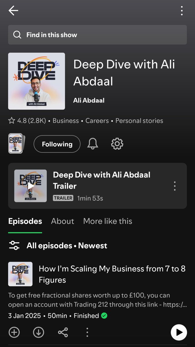 Abiyyu_Azmi's tweet photo. Rekomendasi Podcast ke-1: Deep Dive with Ali Abdaal

Kalau kamu pengen dapet macem-macem insights; mainly dari segi produktivitas, self-development, dan bisnis; plus ngebiasain telinga sama English UK accent yang posh dan cepet (beneran cepet si bang Ali ini kalau ngomong wkwk), nah ini jawabannya. 

Dulu memutuskan buat mulai dari podcast dia karena salah satu pernyataan di video YT-nya: 
"Suatu gagasan/ide/mindset, sesederhana apapun, kalau kamu belum pernah terpapar, pasti nggak akan kepikiran. Dan begitu kamu kepikiran, hal itu bisa jadi pemantik penting rentetan proses kreatif, self-discovery, wirausaha, atau petualangan lain".

Dan bener aja. Begitu ngedengerin dia ngobrol sama bintang tamunya, banyak hal yang sebenernya kayak obvious banget, tapi tetep bikin mikir, "iya juga ya, kok aku nggak kepikiran ya?".

Saking banyaknya poin belajar dari tiap episode, kayaknya bakal aku bahas sendiri deh di post-post berikutnya.

Long story short: kalau kamu lagi nyari podcast buat mulai, start dari dia aja, guys. Kalian nggak bakal kecewa. 👌🏻