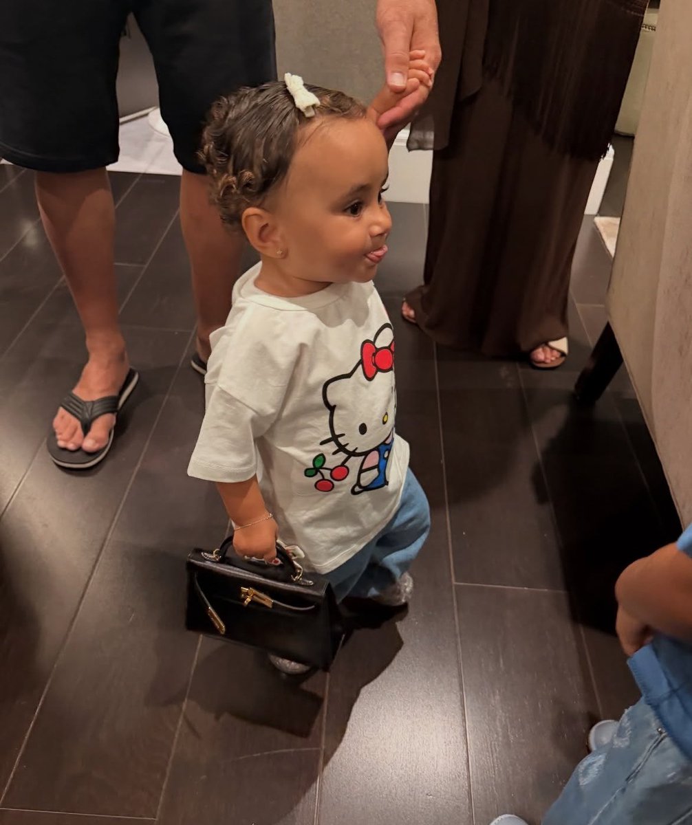 alboransen's tweet photo. amanhã a princess faz 1 aninho https://t.co/H3asf0pPiq