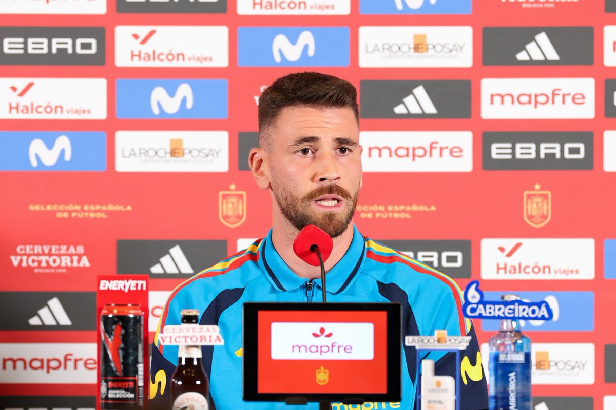 lnstantFoot's tweet photo. "𝗖𝗥𝗜𝗦𝗧𝗜𝗔𝗡𝗢 𝗥𝗢𝗡𝗔𝗟𝗗𝗢 𝗡'𝗘𝗦𝗧 𝗣𝗟𝗨𝗦 𝗔̀ 𝗦𝗢𝗡 𝗣𝗥𝗜𝗠𝗘 !"

🇪🇸 Unai Simon dévoile le plan ANTI-CR7 de l'Espagne : 

"Il n'est plus le même joueur qu'il y a 6 ou 7 ans. Ce n'est plus son prime, comme au Real Madrid. 

Mais il faut l'éloigner le plus loin possible de la surface. Quand il est dans la surface, il est DÉTERMINANT ! Il aura toujours cette âme de buteur. 

Lors de la dernière finale de la Nations League, il a eu un ballon dans la surface et il l'a transformé en but."

(CP)