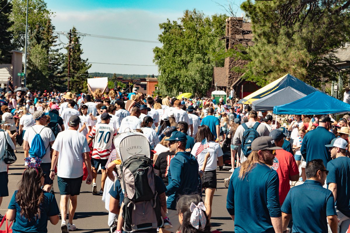 NAUAthletics's tweet photo. 4th of July in our town 🇺🇸

Happy Independence Day, Lumberjack Nation!

#RaiseTheFlag https://t.co/HTLGW65IyJ