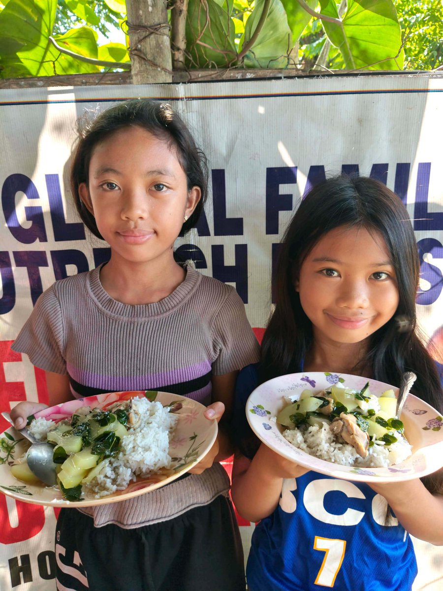 GfomOrg's tweet photo. PRAISE THE LORD! $220 in donations came in. Today we held our 10 GFOM Feeding Prgms in the Philippines. We fed nearly 400 kids &amp; taught them Bible lessons. Tomorrow is the Cambodia Feeding Program. We only need $295 more. Please also donate to help.
https://t.co/A7fg0ngTc1 https://t.co/AKEhNiXOlI