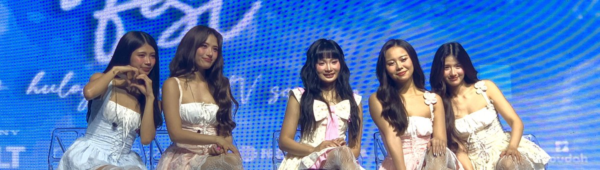 XIN__404's tweet photo. Quick story, may nahatak kaming security kanina at ZAIA na rin sya. XD
Imagine ilang oras pa lang sya don nakatayo converted as ZAIA na agad sya. Haha
Ate sama kana next event ha. XD

The Power of @KAIAOfficialPH 

KAZAIAHAN FEST WITH KAIA
#KAIA #KaZAIAhanFest #hulogbykaia https://t.co/MANMyh321F