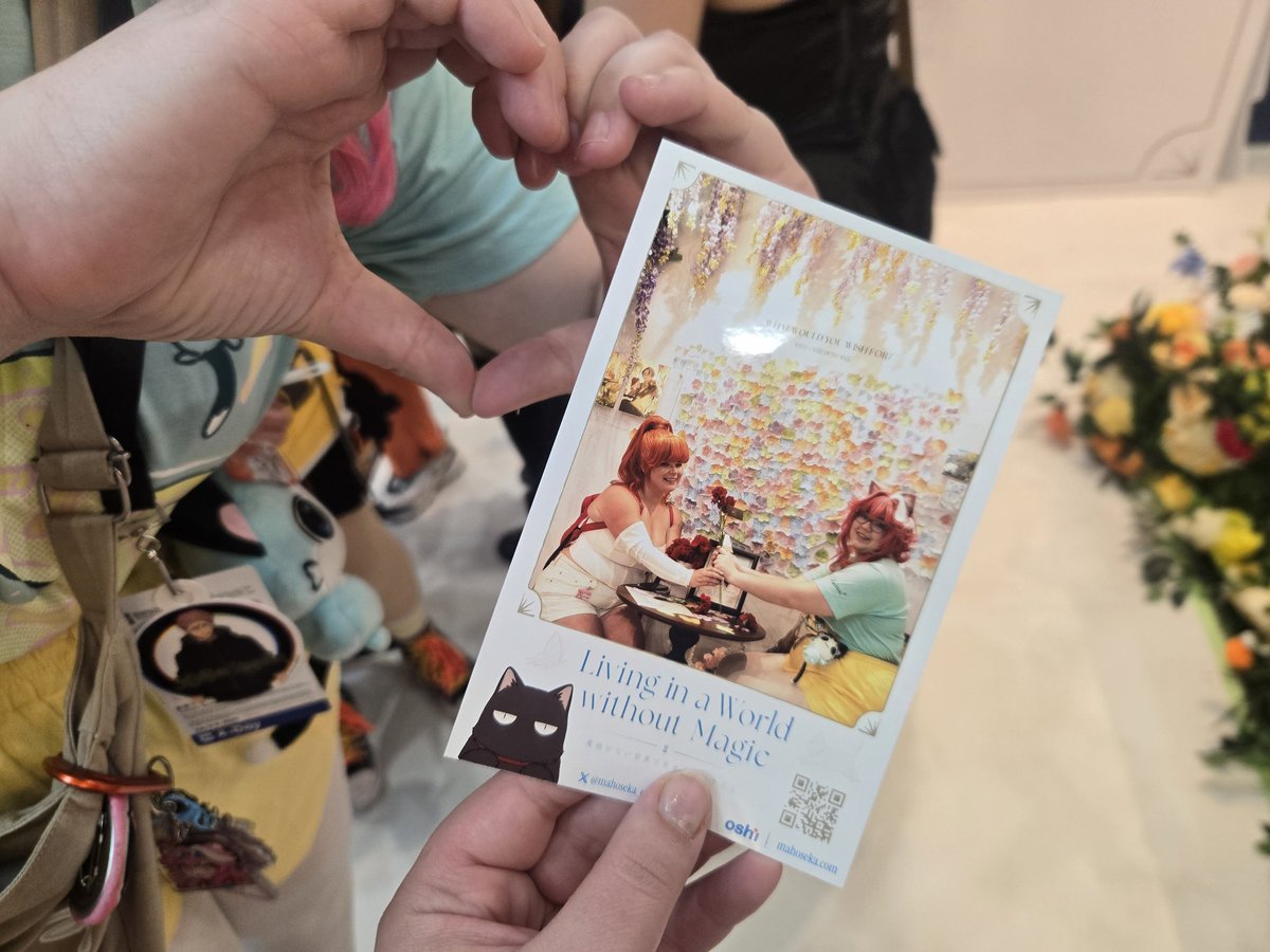desertmousecos's tweet photo. The @mahoseka_en booth made me cry so hard, it's so pretty and such a beautiful product of art and passion https://t.co/XYn0Sy8cut