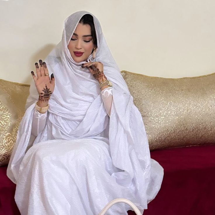 nzh_mem's tweet photo. الموريتانيّة تِبْتَسِمْ، وَكَأَنَّ الفَرْحَة تْبَدَا مَعَاهَا. 🌻 https://t.co/KbBM8QPfOK