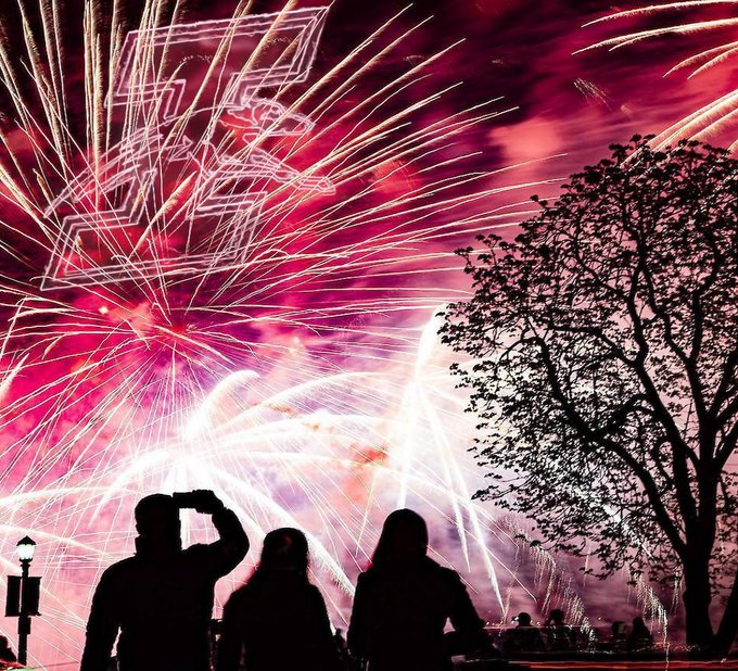 UIndyTD's tweet photo. Houndstory:  Fireworks Edition 

UIndy's 1999 road win at Grand Valley State was going to be a big night for the host.  It was their first ever night game.  To commemorate the inaugural event, an extravagant fireworks show was set up.

UIndy won easily 30-14 and enjoyed the show! https://t.co/3oNnQ76kQC