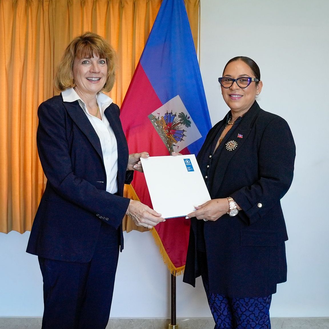 WFP_Haiti's tweet photo. Bienvenue à la nouvelle Directrice pays @WFP en Haïti 🇭🇹, Lauren Landis.

Aujourd’hui, @LaurenLandis1 a présenté ses lettres de créance à la Ministre des Affaires étrangères, S.E. Raina Forbin.

Sous sa direction, le PAM poursuivra sa mission pour lutter contre la faim en #Haïti. https://t.co/xZKCgfAvY7