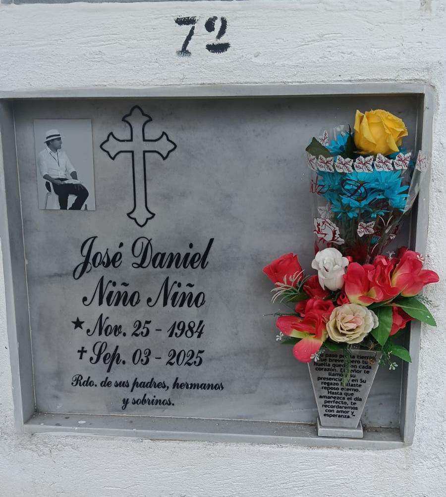 EdilsonSteven's tweet photo. Quien sobresale, piensa con libertad y sirve a los demás, no solo inspira: también incomoda. Mi tío fue un líder social asesinado por aquello mismo que lo hacía valioso. https://t.co/chCOlhpkL2
