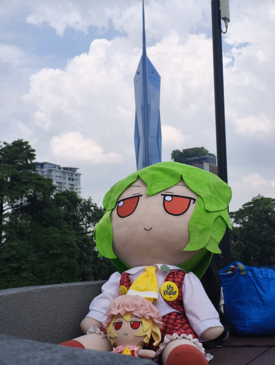 CirnoFumoTan's tweet photo. "GrandMama Yuuka & Gooboo."
It's Flan Day, so she decided to hitch along out with GrandMama Yuuka's latest adventures downtown.
GrandMa ended up attracting attention of overseas tourist in the tower itself.
#grandmamayuuka #gooboo #flandrescarlet #7月4日はフランの日 #kltower https://t.co/N90cOY8bTl