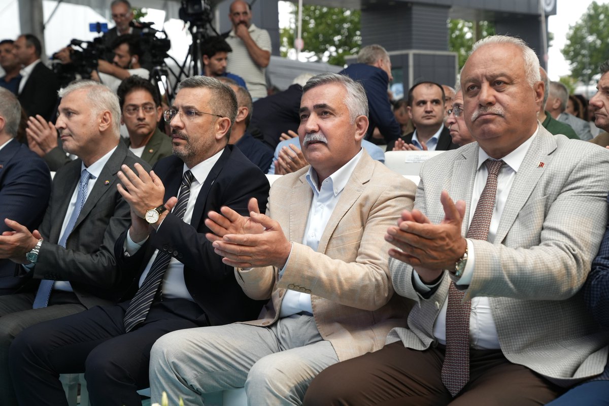 erdoganozegenn's tweet photo. 📍 Sakarya

TOBB Başkanımız Sayın @RHisarciklioglu ve TÜRK-İŞ Başkanımız Sayın Ergün Atalay ile birlikte, Sakarya Ticaret Borsamızın yeni hizmet binasının açılışını gerçekleştirdik.

Yeni hizmet binasının Sakarya iş dünyamıza ve üyelerimize hayırlı olmasını temenni ediyorum. https://t.co/h6dWpqtag9