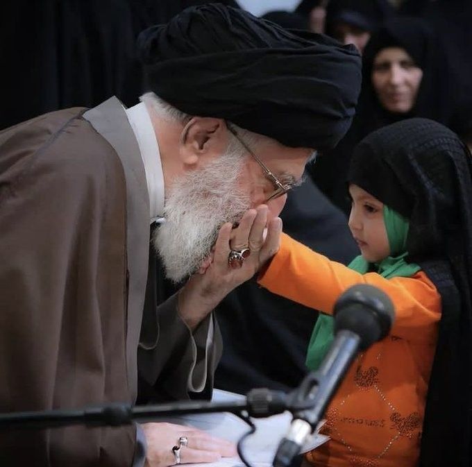 Monji_Shabani's tweet photo. @lea2000hi پدری مهربان که راهش نباید فراموش بشه https://t.co/H0qNCxRki9