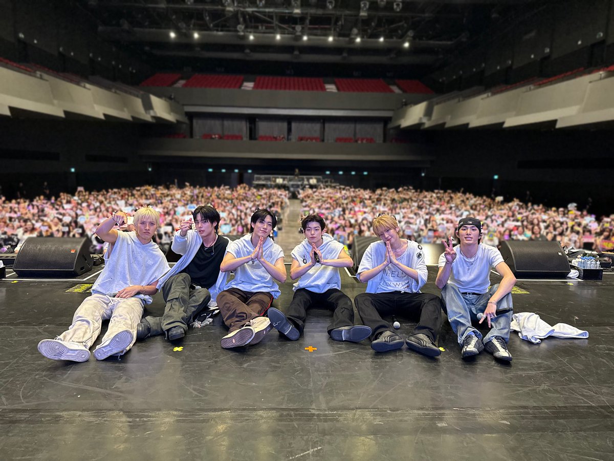 82MAJOR_231011's tweet photo. [📷]
#에이티투데이_260704

82MAJOR CONCERT＜BEBEOM : BE THE TIGER＞in BANGKOK 🇹🇭

#82MAJOR #82메이저 #에이티투메이저
#비범 #BE_THE_TIGER
#82데이 #82TODAY https://t.co/KLbE7Yi0s3