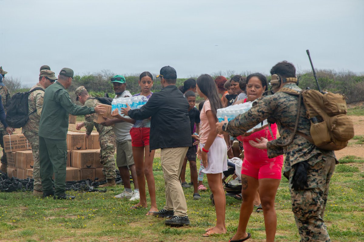 Southcom's tweet photo. Venezuela earthquake relief:
U.S. Marines and Soldiers work with Venezuelans to deliver supplies in La Guaira, Venezuela, June 3, 2026.

At the direction of #SOUTHCOM, U.S. military forces are supporting @StateDept-led U.S. government relief operations following the devastating earthquakes that struck the nation on June 24, 2026.

@DeptofWar @The24MEU @JTF_Bravo @USArmy @USMC @WHAAsstSecty @USForeignAssist @USAenEspanol @usembassyve