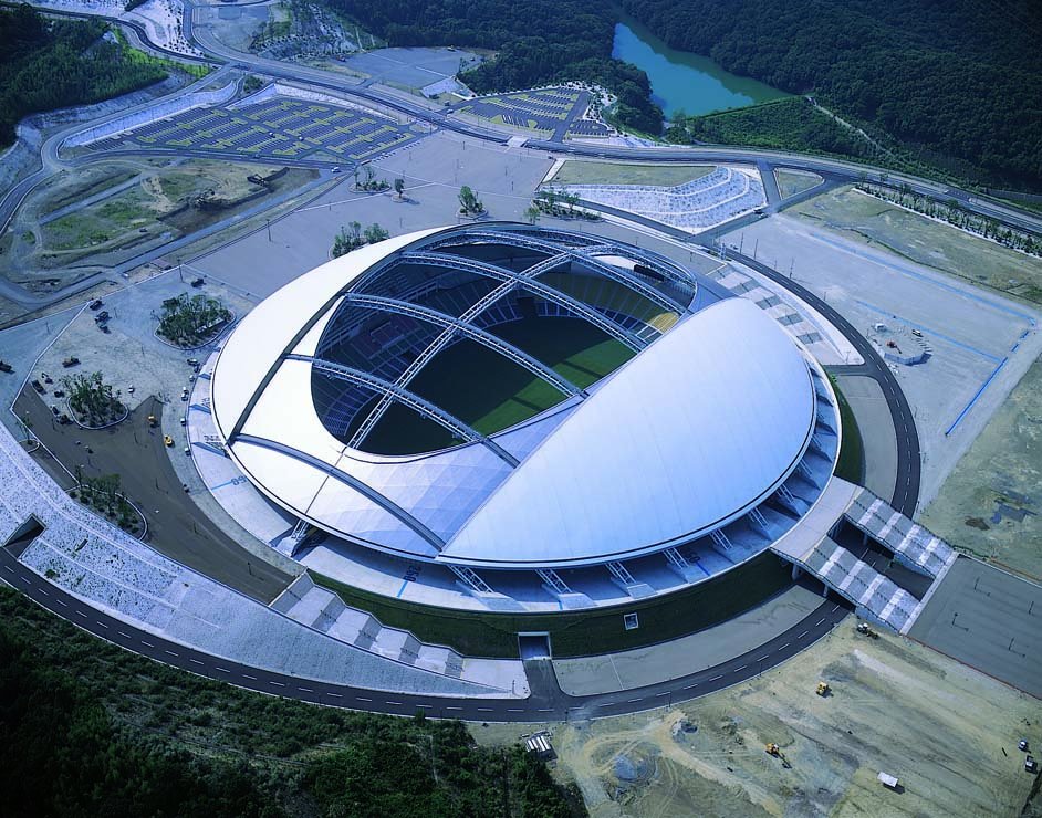 ArunoJubilo's tweet photo. I see many Japanese people being blown away by the American stadiums at this World Cup and complaining that Japan doesn't have any that are so impressive. I want to reassure them that back in 2002, when I was a child, the Japanese stadiums greatly impressed me !! https://t.co/WyMVw4nT0n