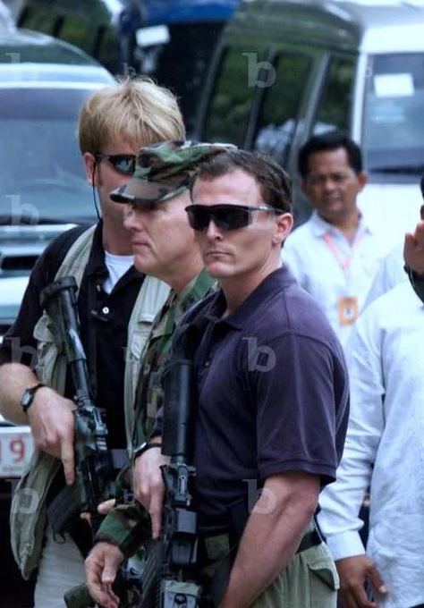 JRM58506966's tweet photo. Delta operators in the opening years of the Global War on Terror. Clean cut, short hair, mostly trimmed faces. Back when looking like a Tier 1 operator didn’t yet mean looking like a roadie for a metal band. The beards came later, born of necessity in Afghanistan and Iraq, where blending with locals mattered more than military bearing. But in 2002 and 2003, the Unit still had one foot in the Cold War aesthetic. The work was changing faster than the look.