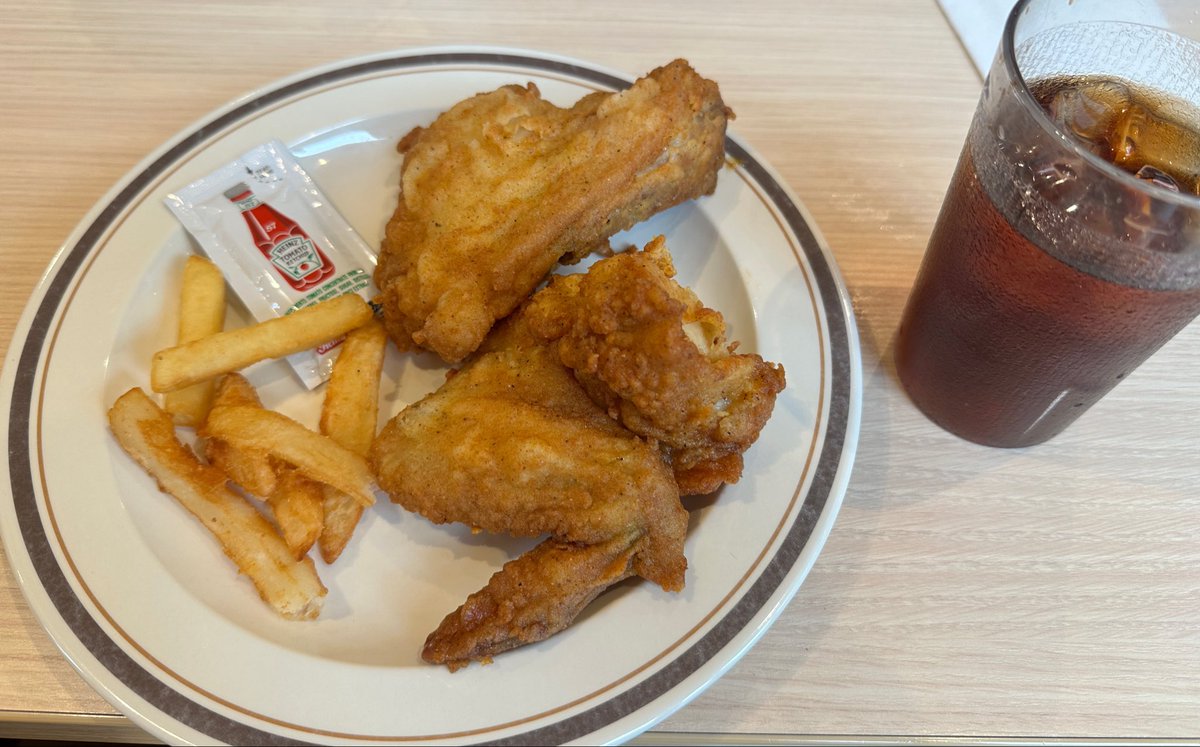 pink_39's tweet photo. KFCバイキング行ってきた♡
オリジナルチキン5個も食べた🍖
お腹くるしいけど天国😇

感心したのはチキンがちゃんとアツアツで用意されてた事ですね！ https://t.co/8TiUsAQmeQ