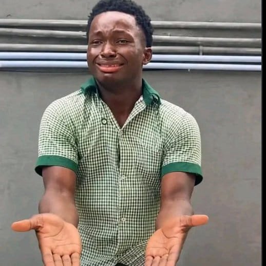 T16tems's tweet photo. Nigerian parents:

Don't waste light!

Also them:

Why is this room dark? https://t.co/D6kOkFlXmR