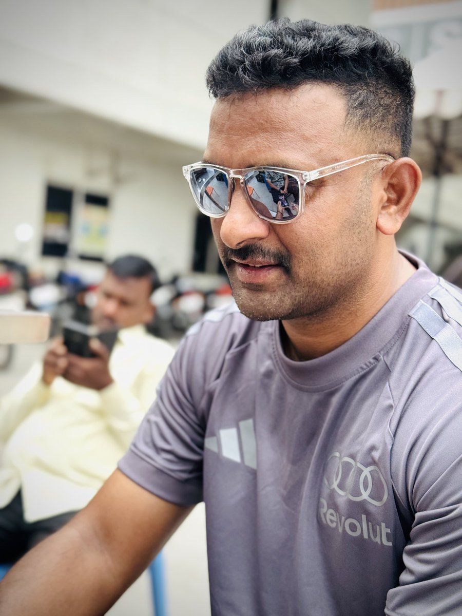 DaggulaKranti's tweet photo. పోరాటం చూసినవాడికి ప్రదర్శన అవసరం లేదు…
గాయాలు చూసినవాడికి చప్పట్లు అవసరం లేదు…
సమయం వచ్చినప్పుడు అతని పని, అతని నిజాయితీయే మాట్లాడుతుంద��🔥😎 https://t.co/qnN8fI78Ul
