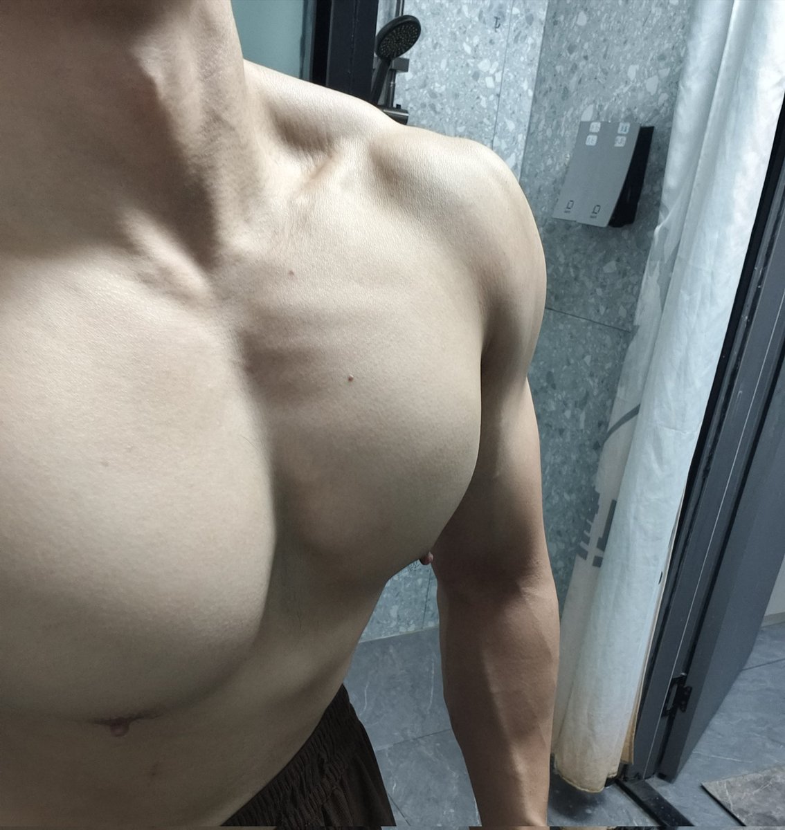 bao_baoSz's tweet photo. 其实作为男生乳头大,我也是有点自卑的 #薄肌 #sp https://t.co/QDoGqdxNwz