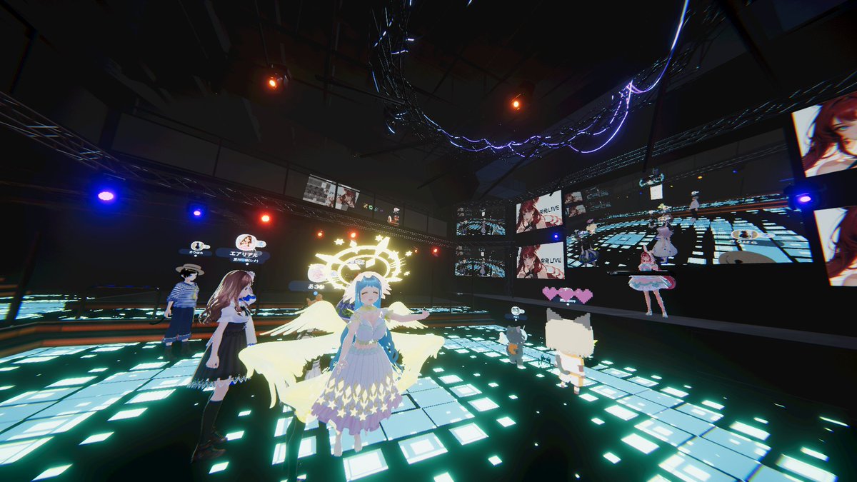 water_raphael's tweet photo. ラファエル「久しぶりのclusterライブでした♡」
途中まででしたが、参加しました😉
いつも歌わないお歌も挑戦されてました～☆
・・・応援のエアギターの構え方がわたし逆でしたね💦
#cluster #まりハラ https://t.co/Qqhh21GFWH