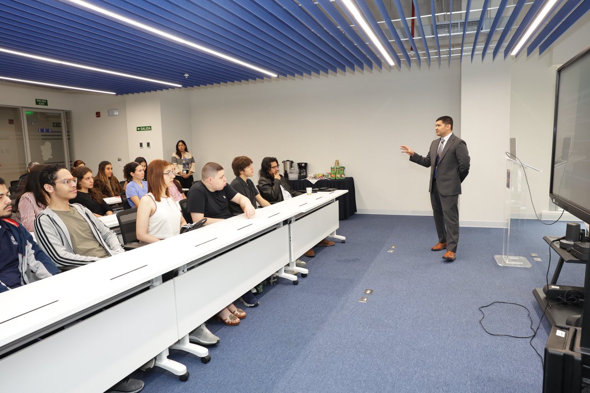 Superbancos_Pa's tweet photo. La Superintendencia de Bancos de Panamá recibió a estudiantes de Economía de ADEN University en una jornada de aprendizaje sobre el impacto del Centro Bancario Internacional en la economía panameña y los desafíos de la ciberseguridad y la protección de datos.
 
Con estas iniciativas, la SBP fortalece la educación financiera y contribuye a la formación de los futuros profesionales del sector bancario. 
 
#SBPteInforma #EducaciónFinanciera #Panamá