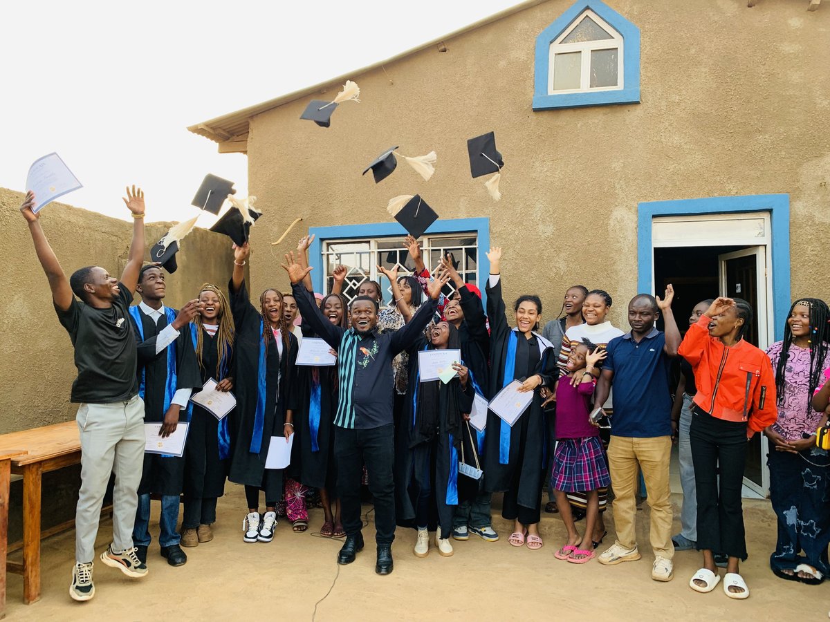 MorishoJacques's tweet photo. Reliable internet is transforming education in rural communities in Malwi. Schools are now connected to the world, giving teachers and students access to knowledge and opportunities that were once out of reach.
#Starlink #OurFuturePrize https://t.co/n3MnmlKe2e