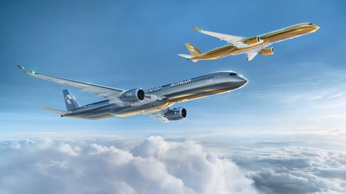 AviationWG's tweet photo. صبغة فاخرة لطائرات A350..

الناقل التايواني STARLUX يستلم طائرة جديدة من طراز A350-1000 بصبغة خاصة باللون الفضي.

تأتي هذه الطائرة ضمن مشروع فني مشترك بين الشركة وأحد الفنانين اليابانيين، وسيتم قريبًا استلام طائرة أخرى باللون الذهبي.

استغرق العمل على المشروع 3 سنوات، وواجه بعض التحديات بسبب صعوبة تطبيق اللون، وتم تطوير طلاء بلمعة خاصة تحاكي لمعة الذهب والفضة.