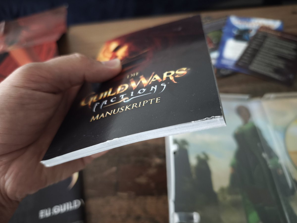 Nyromaru's tweet photo. I still have my Guild Wars boxes. They had so much in them: posters, flyers, a f***ing thick manual, an activation card!
And that wasn't even a deluxe box or anything. :D
#PhysicalDiscs https://t.co/KBuw7aSCYn