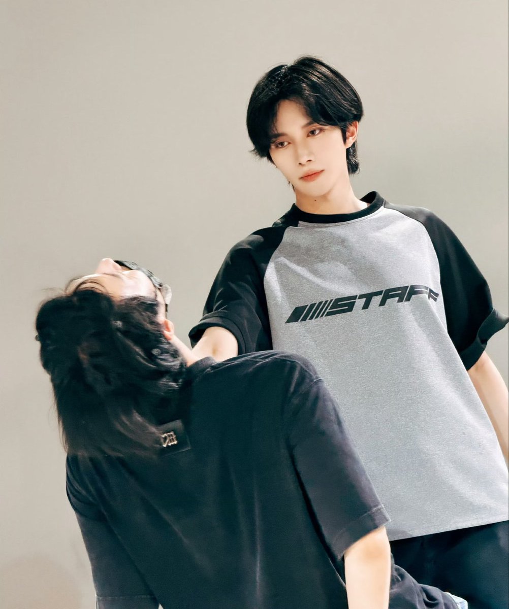 huamimm's tweet photo. ใคร ทำอะไร ลงไป 🧎🧎🧎🧎 เมะธงดำมานเริ่มแล้วหรอ แล้วพี่ซิงทำหน้านิ่ง ๆ ได้โคตรหล่อที่สุดอะไรขนาดนั้น คือไม่แปลกใจที่เคะมองหน้าแล้วโกรธไม่เคยลง https://t.co/HbrvJIzrn1