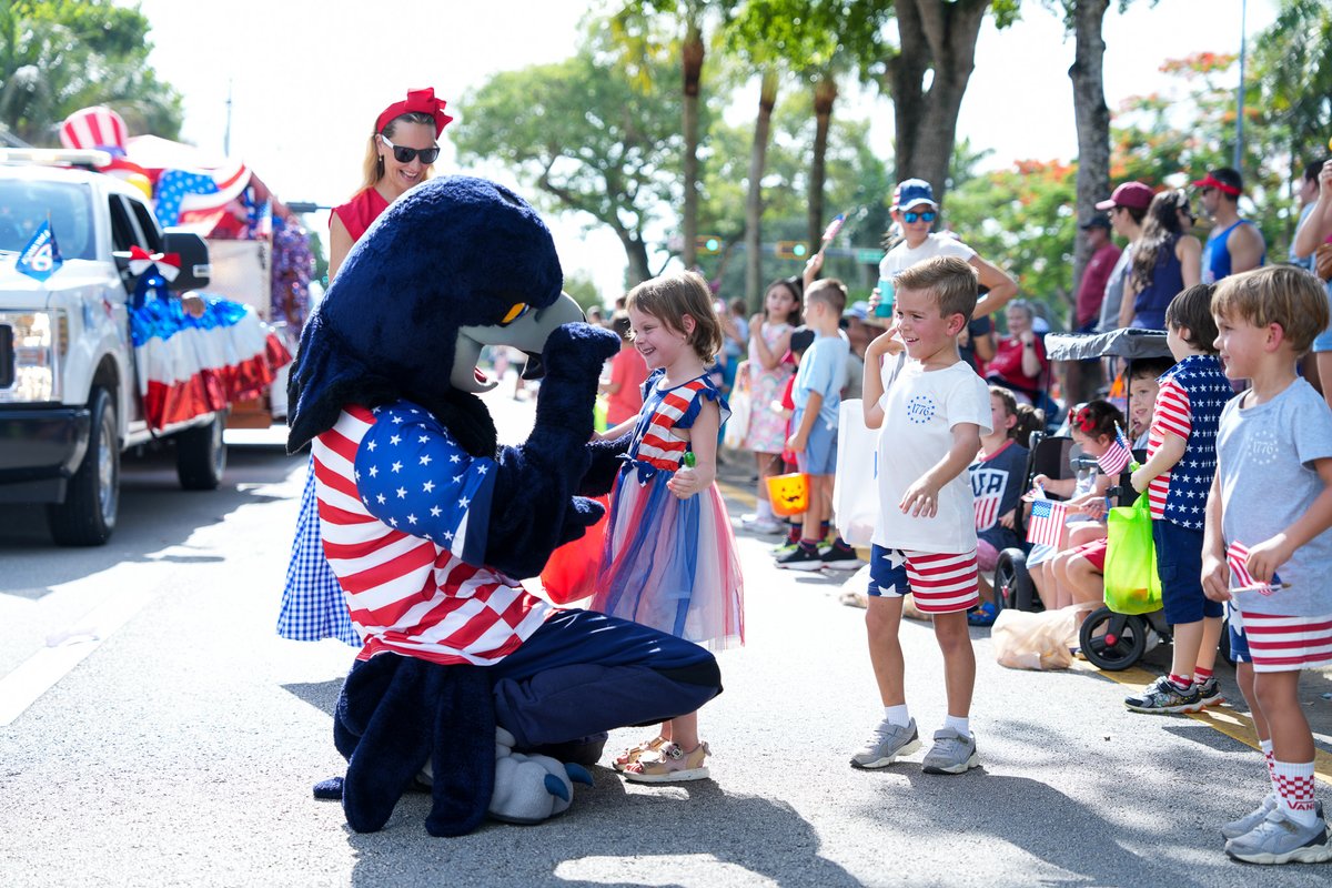 BrowardCollege's tweet photo. Broward College took part in the City of Plantation Independence Day Parade this morning with President @ToreyAlston and a decorated BC truck celebrating community spirit and Independence Day weekend. 🇺🇸
#BrowardCollege #BCProud #FourthOfJuly @PlantationFLA https://t.co/iLBuuyloFW