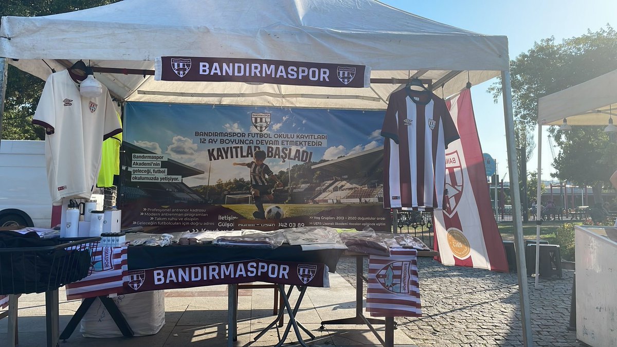 berkeec_'s tweet photo. Çarşıdaki çadırda geçerli olmak üzere %20 den %40 a varan indirimler mevcut. 

Haydi Bandırma şehrinin takımına sahip çık ! 

Yeni sezonda takımının en büyük gücü ol ! https://t.co/qY58gzaDlf