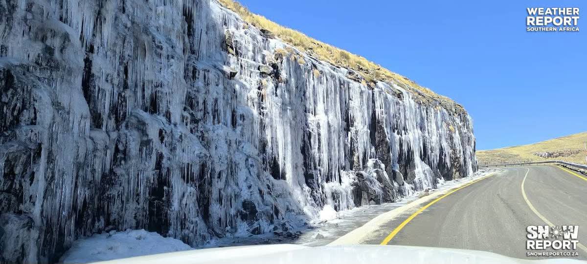 TheDesertRosee's tweet photo. Mafia-a-lisiu ho hole
Thoteng tsa selala seqhoba pelesa. 
Mother country frozen 🥶 🇱🇸
#Lesotho #Basotho #LesothoX #ExperienceElevation #VisitLesotho https://t.co/QRHmp58dRV