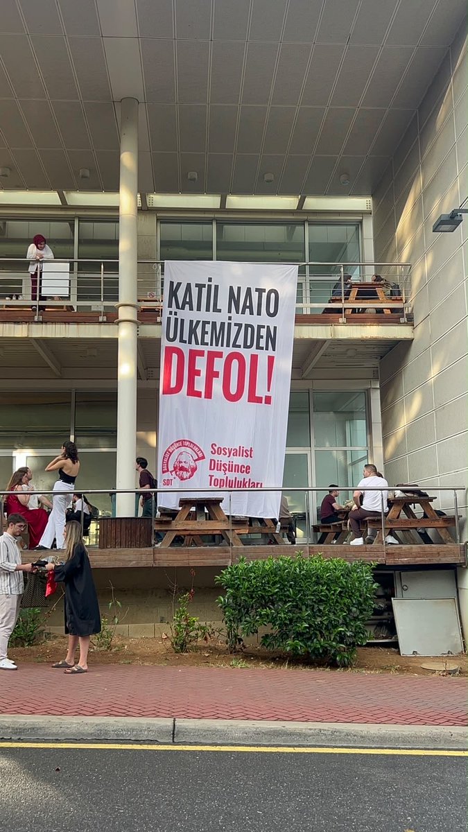 sdtopluluklar's tweet photo. 📣 İstanbul Teknik Üniversitesi mezuniyetinden sesleniyoruz:

🚩Katil NATO Ülkemizden Defol!

📅 5 Temmuz Pazar günü (Yarın) saat 17.00'de  Kadıköy Mehmet Ayvalıtaş parkından başlatacağımız "Bağımsızlık ve Sosyalizm Yürüyüşü"nde buluşuyoruz. https://t.co/sYDLAOvlgx