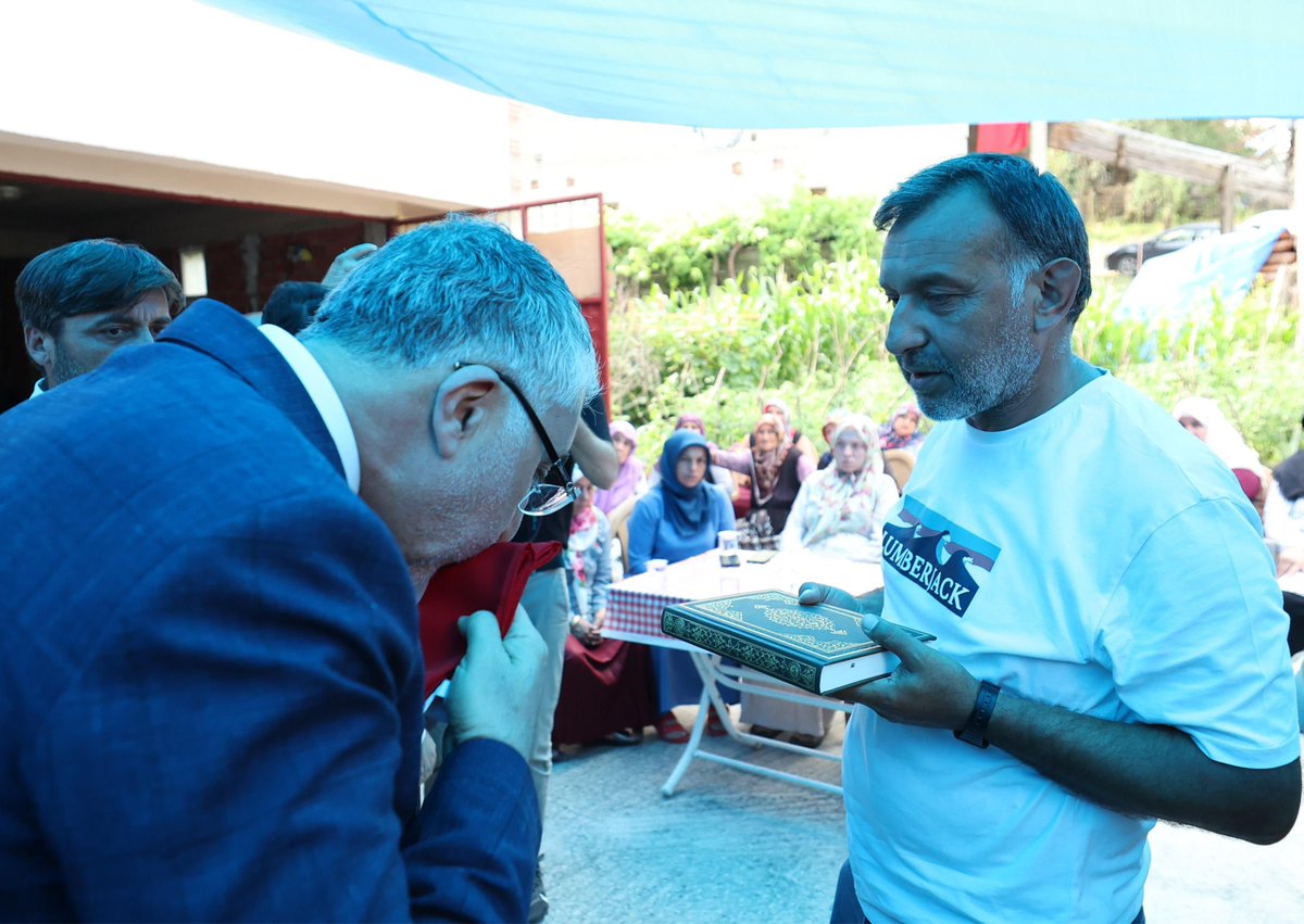 isikhanvedat's tweet photo. Bartın’da meydana gelen elim olayda hayatını kaybeden maden emekçimiz Mert Ali Arslantürk’ün kıymetli ailesine taziye ziyaretinde bulunduk.

Merhum kardeşimize Allah’tan rahmet; kederli ailesine ve yakınlarına başsağlığı diliyorum.

Mekanı cennet, makamı âli olsun. https://t.co/oLVUyYMvh3