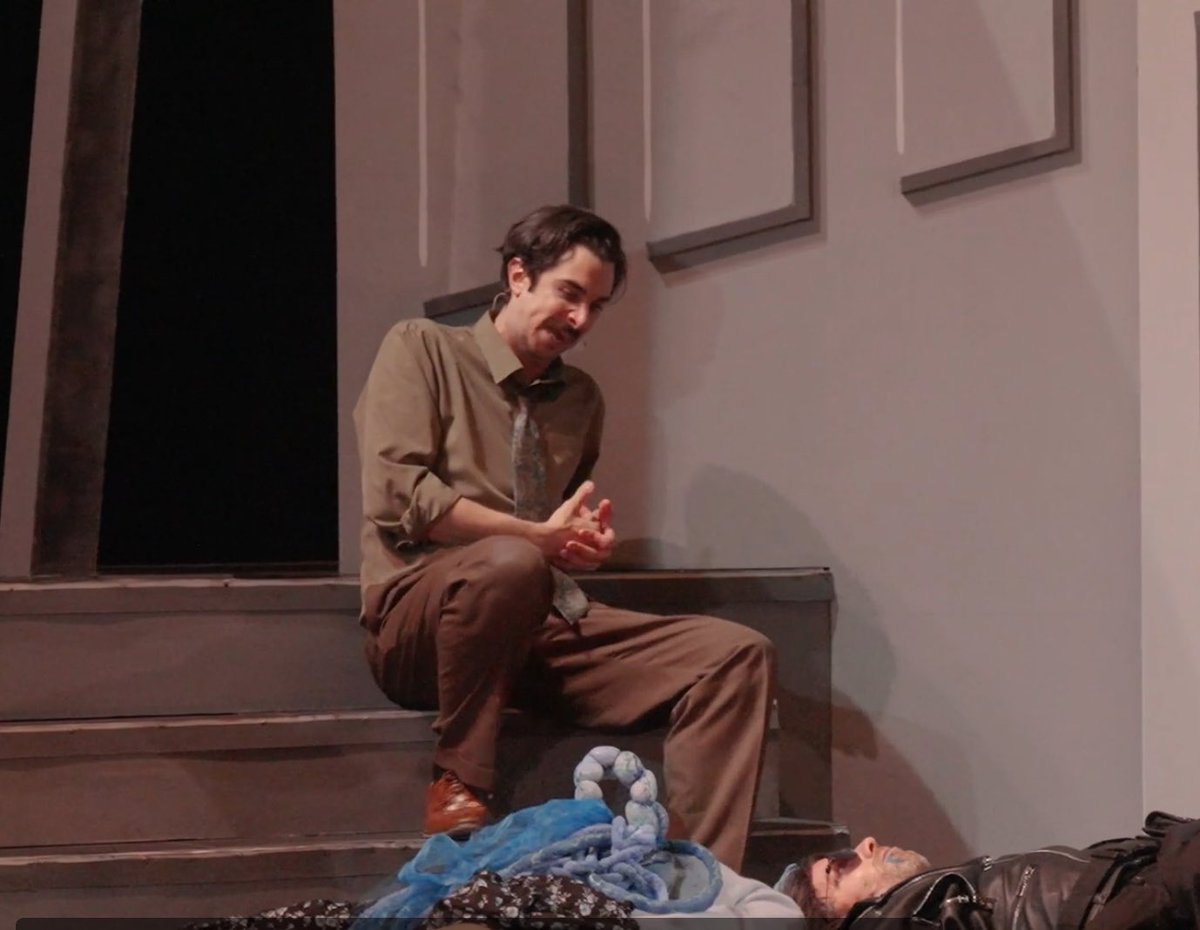 Blame_Ev's tweet photo. AAAAAAA the way he looks at her, how he holds his hand with a broken finger for the rest of the show, Joey Richter what is wrong with you!!!! https://t.co/1VGyMGRGFS