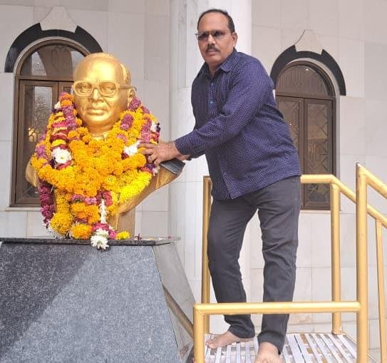 AzadRamshankar's tweet photo. औकात नही है बराबरी की, इस लिए लोग पीठ पीछे जलते हैं https://t.co/MqjsK4BuVj