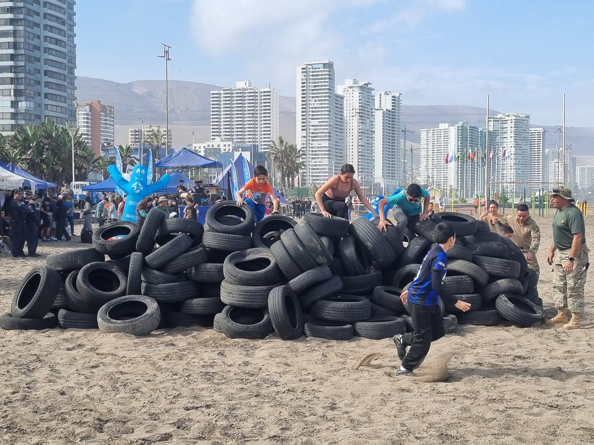 Senda_Tarapaca's tweet photo. 🏋️‍♀️ En Playa Brava ya se vive la 4.ª versión del CrossFit Preventivo que organiza SENDA Previene Iquique con @IquiqueDeTodos 
Equipos de empresas, barrios, instituciones, gimnasios y la comunidad participan en una jornada que promueve la vida saludable y  el trabajo en equipo 💪 https://t.co/rGjVKXo15x