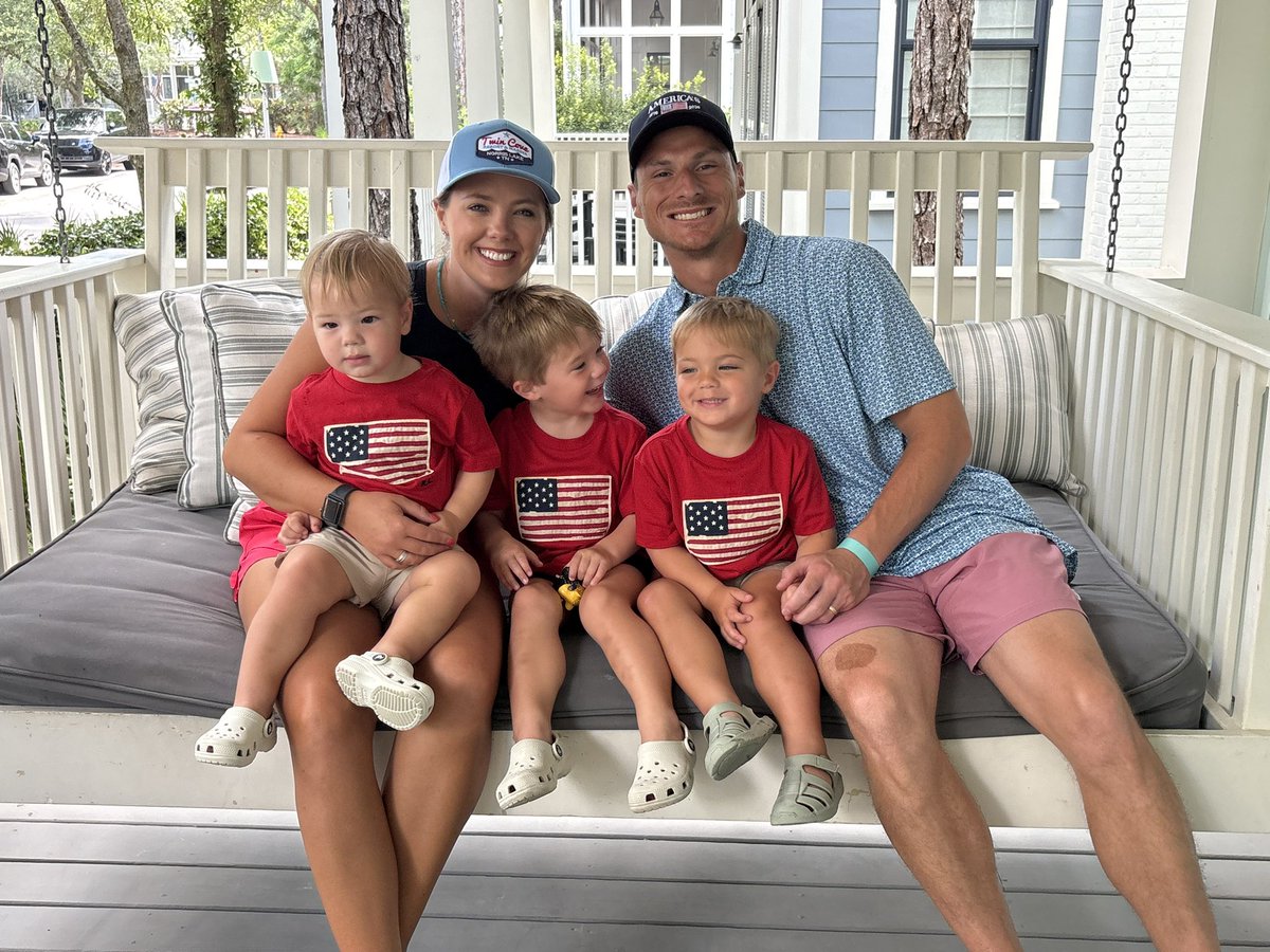 CoachFarisAPSU's tweet photo. Happy 4th of July from the Faris family! 🇺🇸 https://t.co/JyFP4j8leU