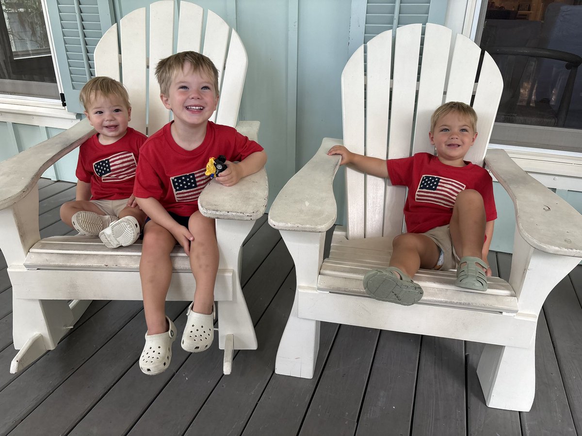 CoachFarisAPSU's tweet photo. Happy 4th of July from the Faris family! 🇺🇸 https://t.co/JyFP4j8leU