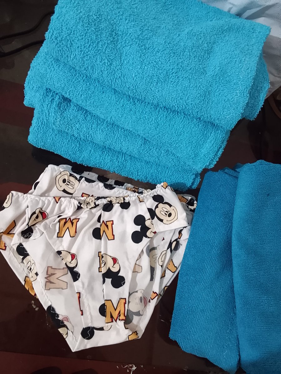 _kuavoc's tweet photo. 20 personas podrán dormir abrigadas, niños tendrán ropa interior nueva, tendrán toallitas y toallitas humedas, 24 tomarán agua 1 vez, 10 personas tendrán toallas para secarse y eso apunta de redes sociales

es poco pero solo soy 1 persona haciendo todo, y aún sigo cosiendo https://t.co/hiVxRDhyBA