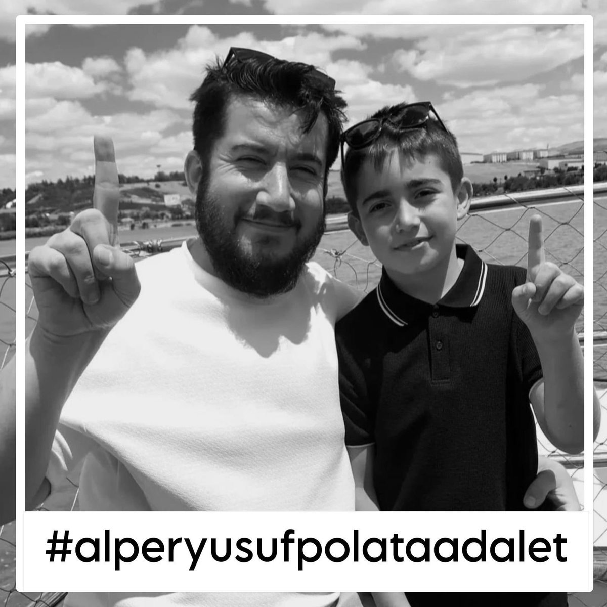 HarunOzanCeylan's tweet photo. AKP Kızılcahamam Belediye Meclis Üyesi Fatih Oral'ın kullandığı aracın aşırı hızla çarpması sonucu evladı Yusuf'u kaybeden baba Abdulkadir Polat'ın adalet çağrısı yaptığı X hesabı, mahkeme kararıyla Türkiye'de erişime engellendi.

Suçlunun mazlumdan daha fazla değer gördüğü, taltif aldığı aşağılık bir döneme denk geldik.

Tam tersi olsaydı; yani çocuğu arabasıyla katleden sıradan bir insan, katledilen çocuk akp meclis üyesi olsaydı tüm ülke ayağa kalkmış, bir gün sonra sürücü tutuklanmış olacaktı. Bu yavrumuzun babasının sesine ses olmak hepimizin vazifesi.