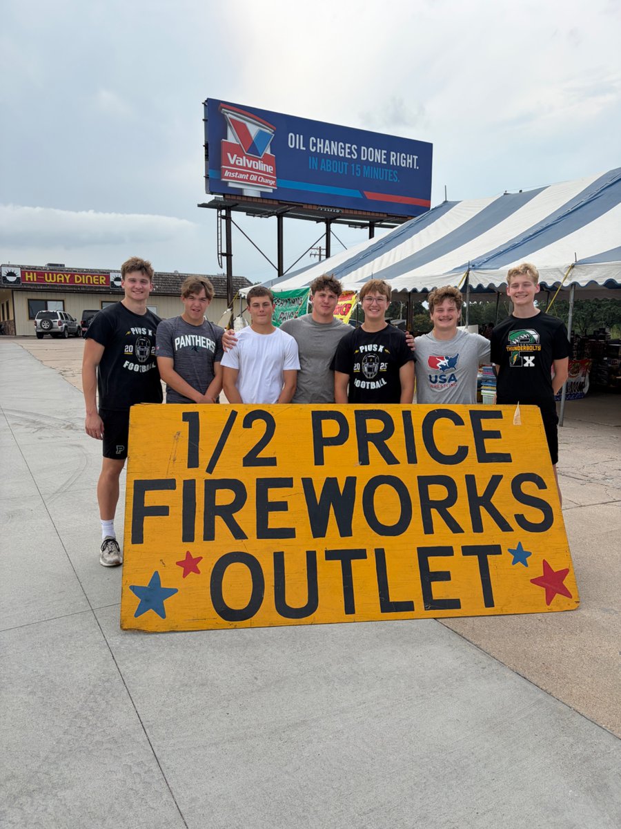 LincolnPiusXFB's tweet photo. Happy 4th of July! 🇺🇸

Remember to come support Pius X Football at 𝟐𝟎𝐭𝐡 𝐚𝐧𝐝 𝐇𝐰𝐲 𝟐 🏈⚡️ https://t.co/rz6uzDggNd