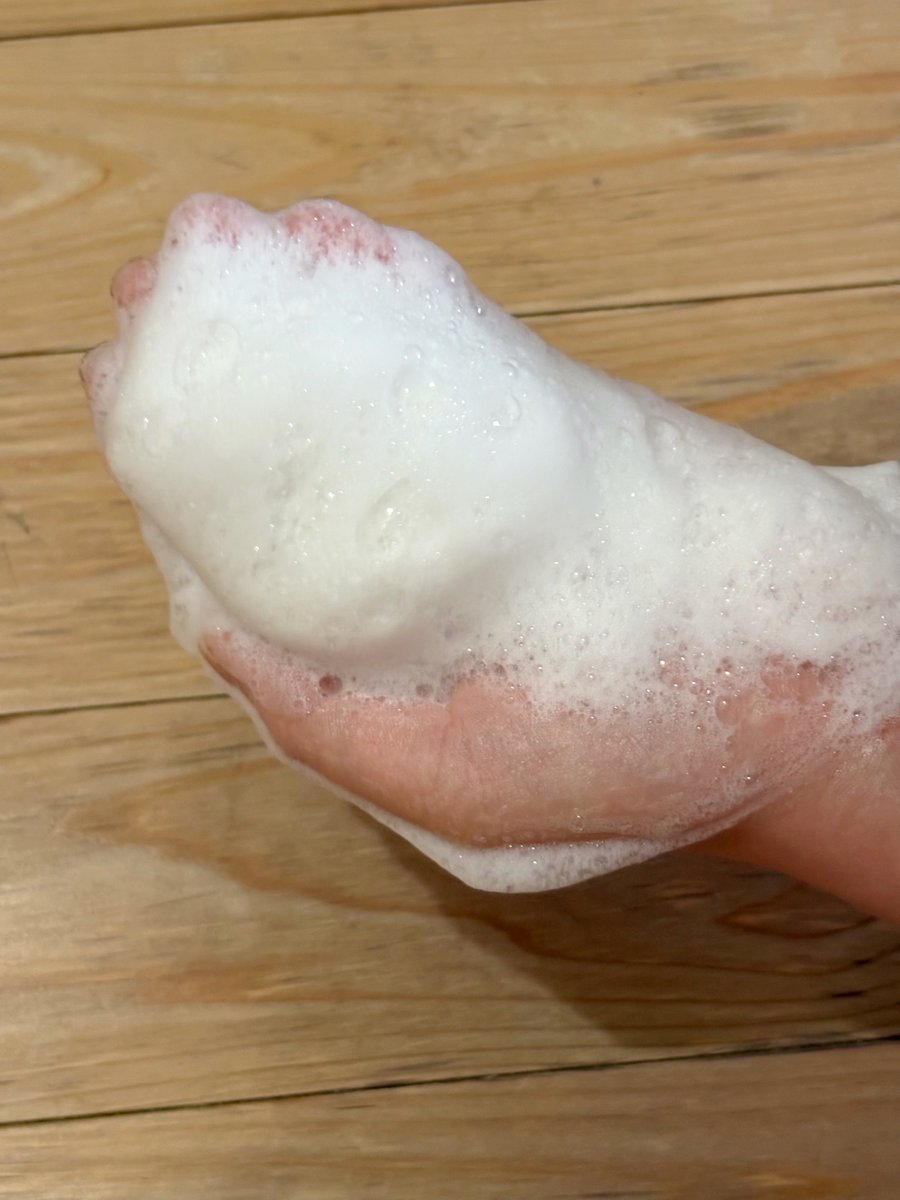 chapchan33's tweet photo. Amini様から頂きました。

敏感肌を労り、グリーンオイルと植物エキスが刺激を受けた肌を落ち着かせます。
Oil to Formテクスチャーで泡立ち◎清らかで、温泉やスパのようなリラックスできる香り。
不要な皮脂等の汚れをスッキリ除去しつつ、キメの整ったしっとりスベスベな肌に。

#PR #Amini #アミニ https://t.co/gNt5Vd19rB